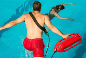 Rettungsschwimmer mit Boje