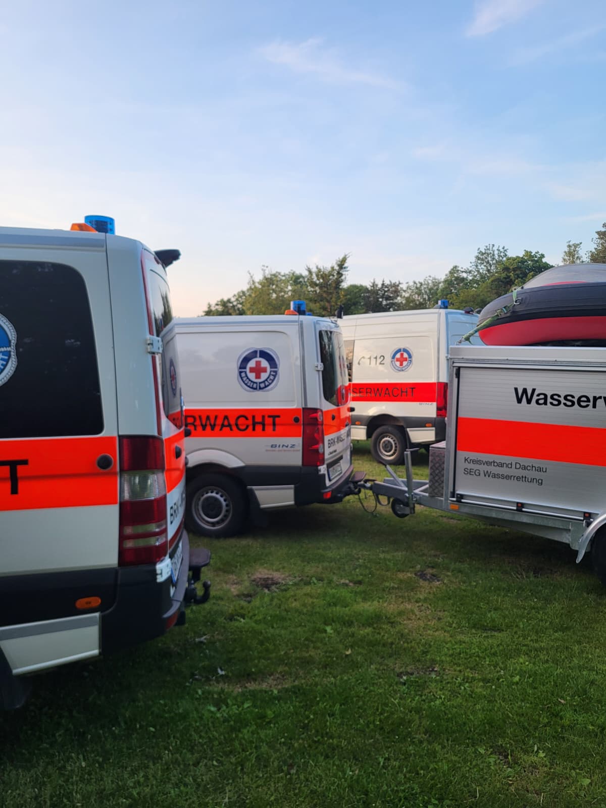 Fahrzeuge der Schnelleinsatzgruppe der Wasserwacht Dachau